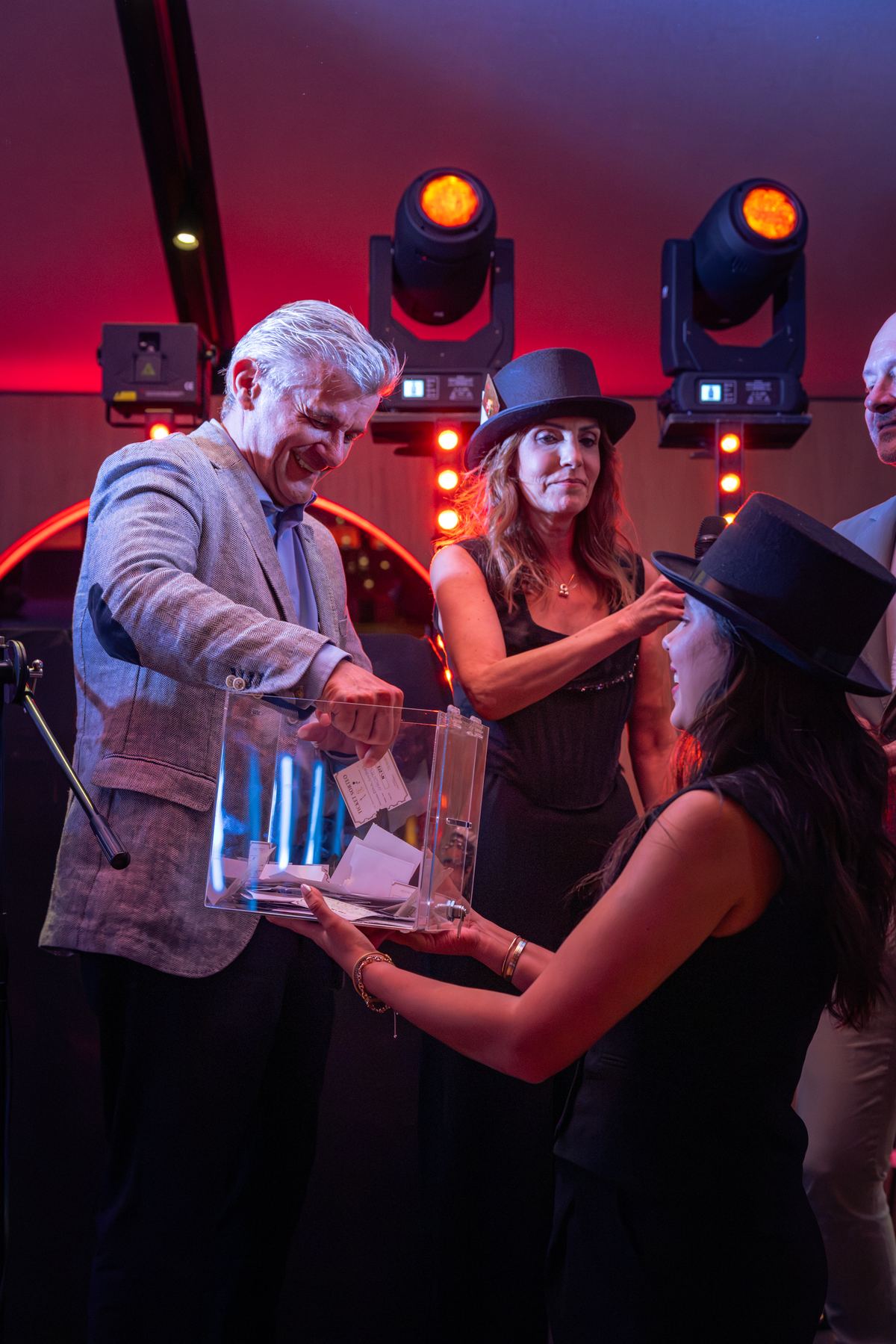 Momento del sorteo final en el escenario de La Pradera